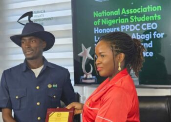 Students Honour Abagi For Transparency, Accountability