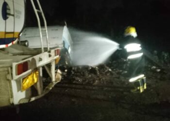 Tragedy Averted As Petrol Tanker Tumbles, Spills Fuel In Kwara