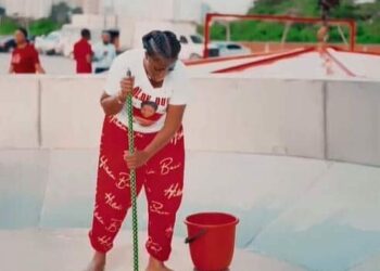 PICTORIAL: Hilda Baci Washes Giant Pot Ahead Record-breaking Jollof Rice Attempt