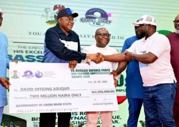 Governor Otu Empowers 400 Young Farmers With N800m Grant