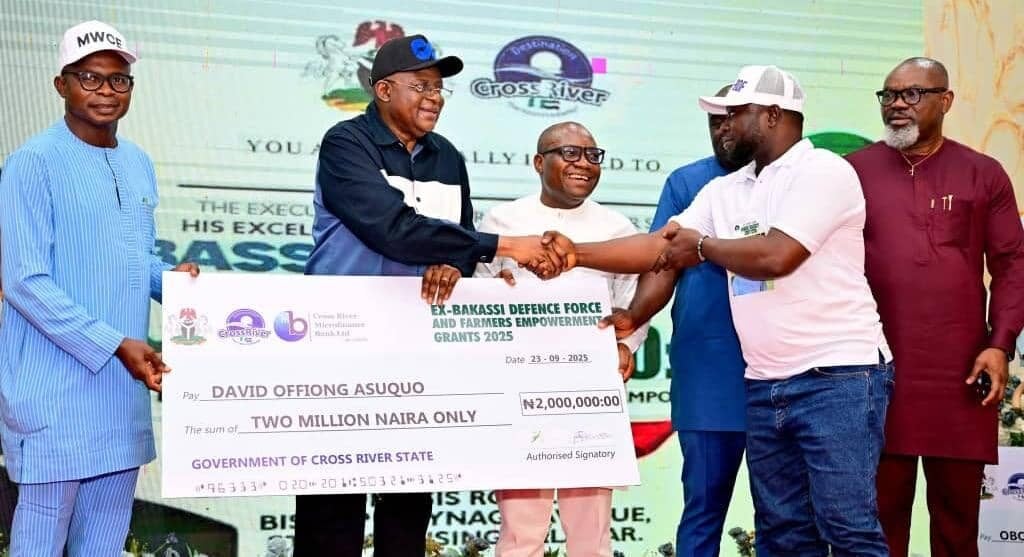 Governor Otu Empowers 400 Young Farmers With N800m Grant