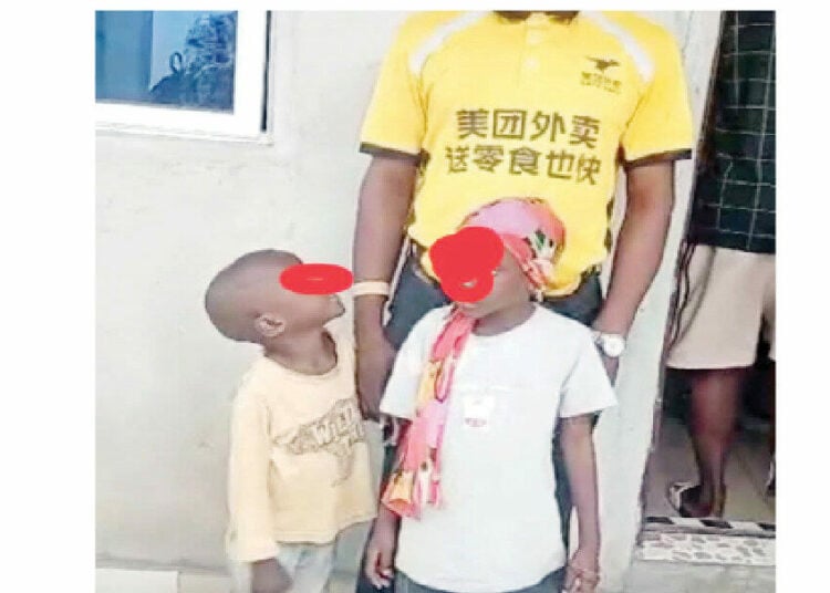 The two children abandoned at OPM gate with their father.