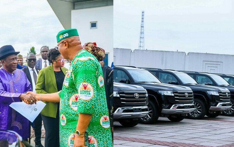 Gov Eno Gives Ex-Deputy Govs SUVs