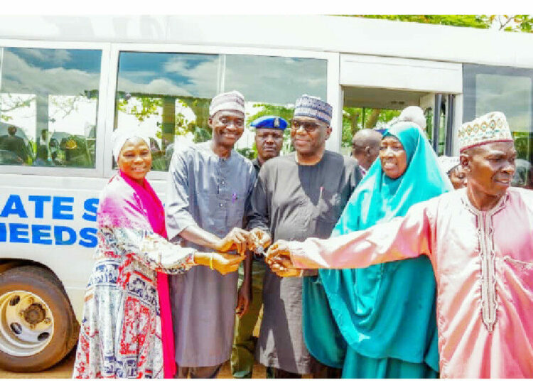 Kwara State governor, AbdulRahman AbdulRazaq presenting the key of a coaster bus to the principal of the School For Special Needs, Ilorin, Alh AbdulGaniyi Olododo on Tuesday.