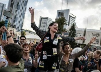 JUST-IN: Thousands Of Gazans Flock North As Israel Announces Ceasefire