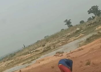 Netizen Raises Alarm Over Broad Daylight Theft Of Fibre Optic Cables Along Kaduna Highway