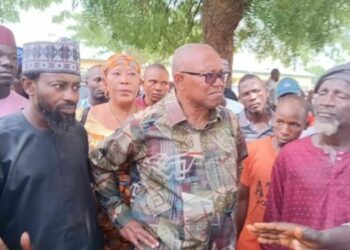 PICTORIAL: Peter Obi Visits Abuja School With Poor Toilet Facilities, Donates ₦2m For Repairs