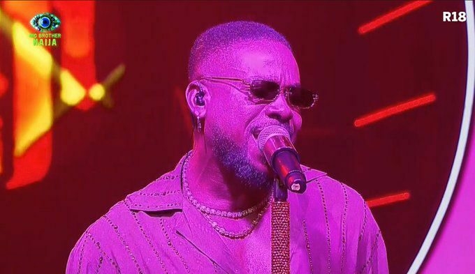 Adekunle Gold Headlines BBN S10 Grand Finale 1 WhatsApp Image 2025 10 05 at 19.34.07 283228a3
