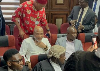BREAKING: Nnamdi Kanu Defends Self In Court As Lawyers Withdraw From Trial