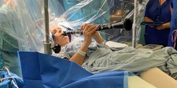 bats 65-year-Old Patient Plays Musical Instrument During Brain Surgery
