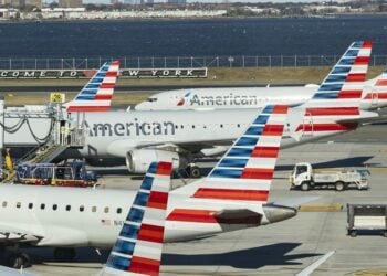 US Cuts Flight Capacity Amid Longest Government Shutdown