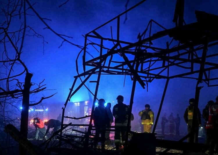 5 Die As Russian Glide Bomb Hits Southern Ukraine 1 2025 11 20T234140Z 746393061 RC2M0IAG8OP2 RTRMADP 3 UKRAINE CRISIS ATTACK ZAPORIZHZHIA