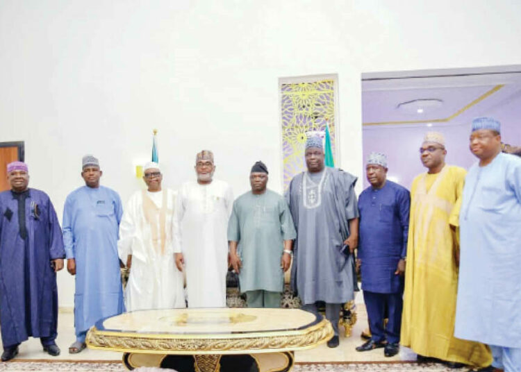 Governor Agbu Kefas in a group photograph with delegation from Donga local government
