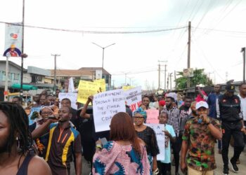 Surulere Residents Protest Lagos Government’s Takeover Of Baptist School Land