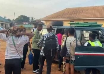 Anambra Election: INEC Ad Hoc Staff Arrive At Amawbia