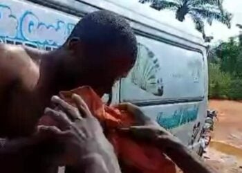 Man Kicks As Police Arrest Brutalised Sibling, Free Suspected Attackers In Oyo