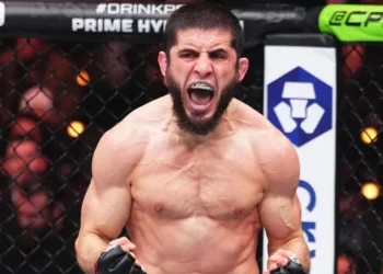Makhachev Dominates Della Maddalena In UFC Win