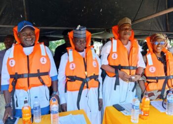 Kwara Gov’t Distributes 2,500 Life Jackets To Riverine Communities