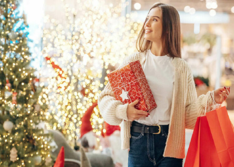Making Smart Christmas Saving, Spending Decisions 1 Making Smart Christmas Saving Spending Decisions