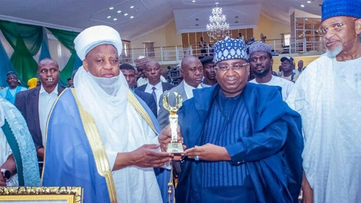 Sultan Donates N1.3bn School Furniture To Kebbi Govt Sultan Donates N1.3bn School Furniture To Kebbi Govt