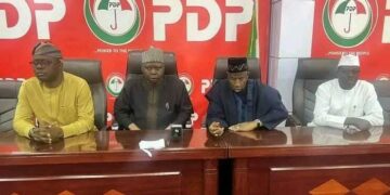 APC JUST-IN: Thugs, Police Clash At PDP National Secretariat