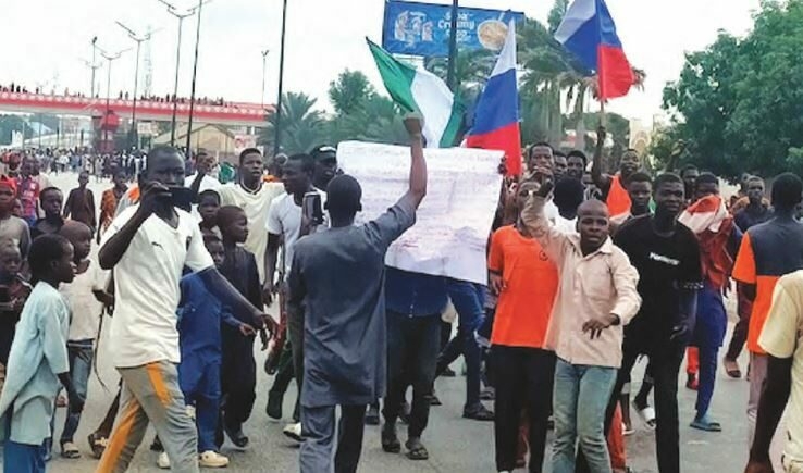 BREAKING: Reps Suspend Plenary For 1 Week Over Contractors’ Protest At NASS 1 protest
