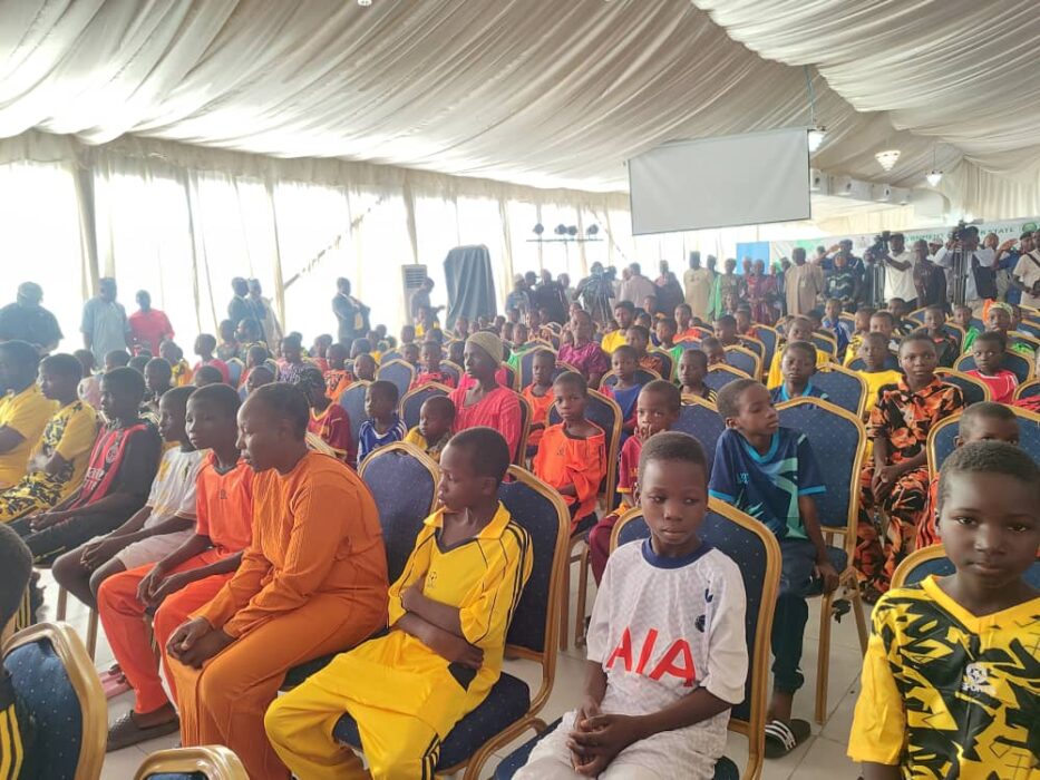 PICTORIAL: Niger Governor Receives Freed Schoolchildren, Teachers