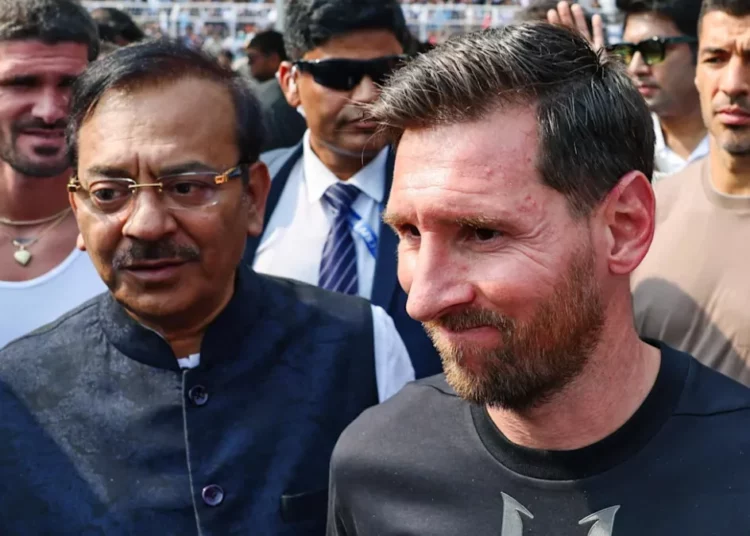 Angry Fans Throw Chairs, Bottles At Messi Event In India 1 a370521e7f44ad18cd3652054a7232c0
