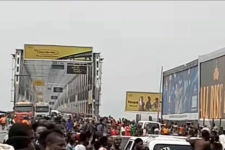 Travellers Stranded In Asaba As Protesters Block Onitsha Head Bridge 1 20260128 155808 450x300 1