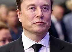 Elon Musk Mulls Buying Ryanair After Online Spat With Airlines CEO