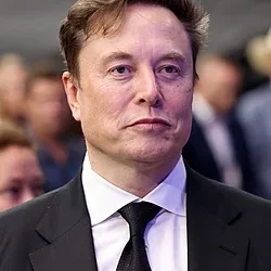 Elon Musk Mulls Buying Ryanair After Online Spat With Airlines CEO