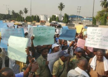Sachet Alcohol Ban: Distillers, Labour Unions Protest At NAFDAC Office In Lagos