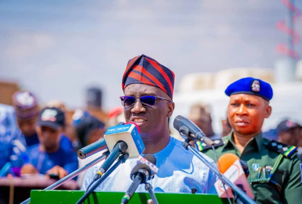 Okpebholo Meets Released AAU Students, Warns Against Violence