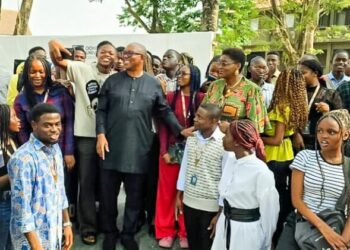 Peter Obi Praises Varsity Students’ Honesty, Integrity For Returning His Mobile Phone