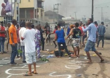 Youths Protest At Obaseki’s Family Home Over Alleged Disrespect To Benin Palace