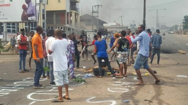 Youths Protest At Obaseki's Family Home Over Alleged Disrespect To Benin Palace 1 Protest