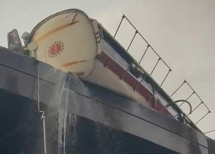 Tanker Crash: NOA DG Asks National Assembly To Criminalise Fuel Scooping 1 Tanker crash