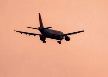 Iran Reopens Airspace After Temporary Closure Amid US Attack Threats