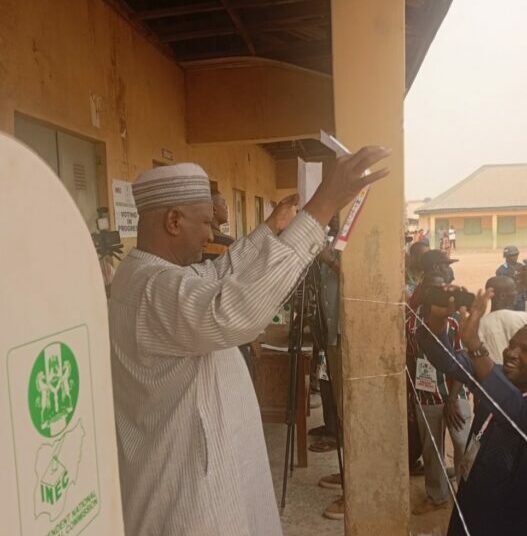 FCT Polls: APC Candidate Votes At U.B.E Primary School Gwagwalada 1 1