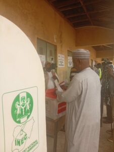 FCT Polls: APC Candidate Votes At U.B.E Primary School Gwagwalada 2 2