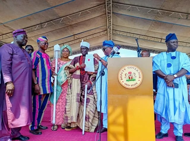 Despite Alaafin's Protest, Makinde Elevates Alago-Oja, 13 Other Oyo Chiefs To Obas 1 Alafins protest