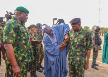 CDS Visits Kwara, Warns Terrorists In North-Central
