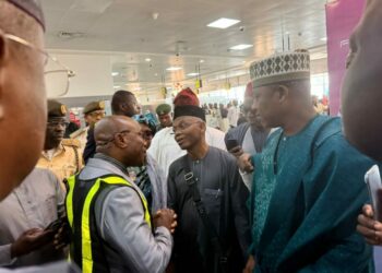 JUST-IN: Commotion As Security Agents Attempt To Arrest El-Rufai At Abuja Airport