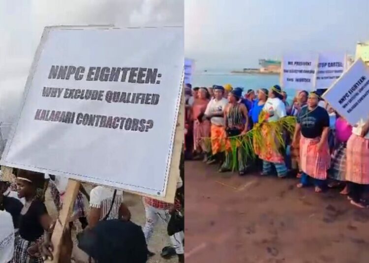 Rivers: Elem-Kalabari Women Protest Over OML18 Surveillance Contracts 1 Elem Kalabari Women Protest Over OML18 Surveillance Contracts
