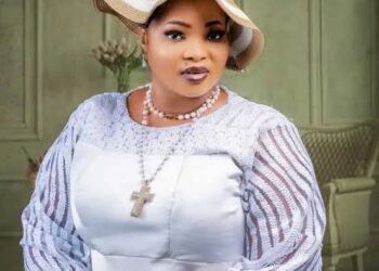 Gospel Singer Busola Oke Breaks Down During Live Session