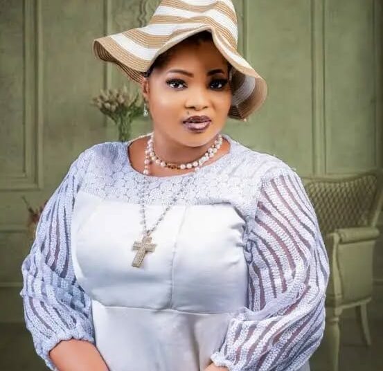 Gospel Singer Busola Oke Breaks Down During Live Session 1 GODPEL