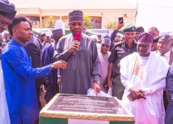 Saraki Inaugurates Federal Housing Estate Road Network In Adamawa