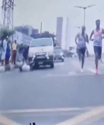 Ambulance Hits 'Spectator' During 11th Access Bank Lagos City Marathon 1 Marathon