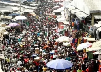 Sit-At-Home: Onitsha Main Market Traders Reopen Shops Amidst Tight Security