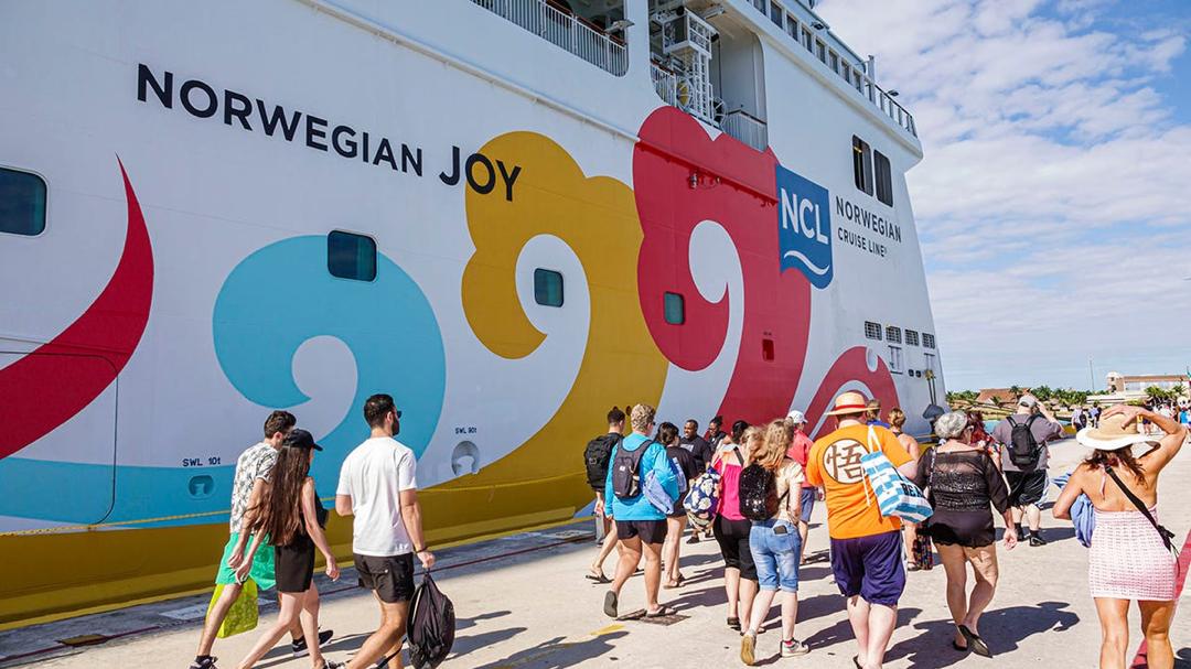 Angry Passengers Lambast Norwegian Cruise Line’s ‘Idiotic’ New Dress Code